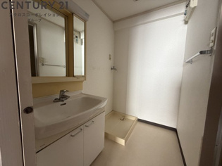 温水洗浄便座付きのトイレです♪