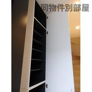 エール・ゲート南棟の玄関