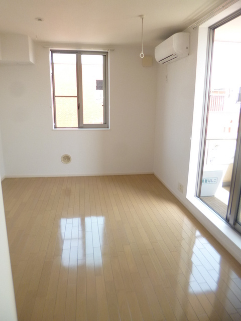 グランディールの洋室|★角部屋2面採光で明るいお部屋です★