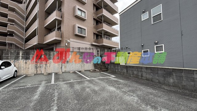 ランドゥール久留米サウスステージの駐車場