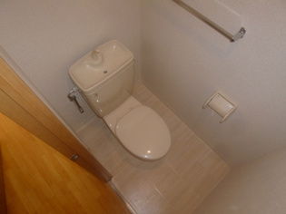 コンパクトで使いやすいトイレです♪