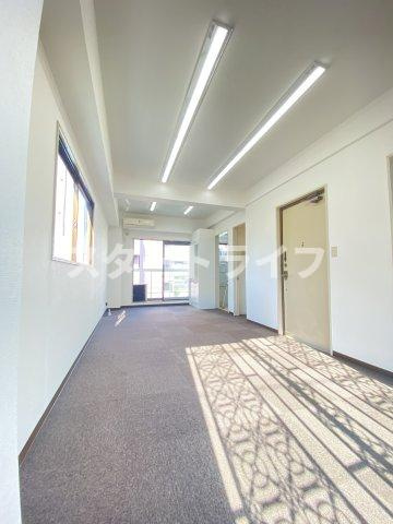 大阪市淀川区東三国４丁目の賃貸マンションの収納
