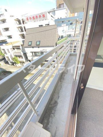 大阪市淀川区東三国４丁目の賃貸マンションのバルコニー