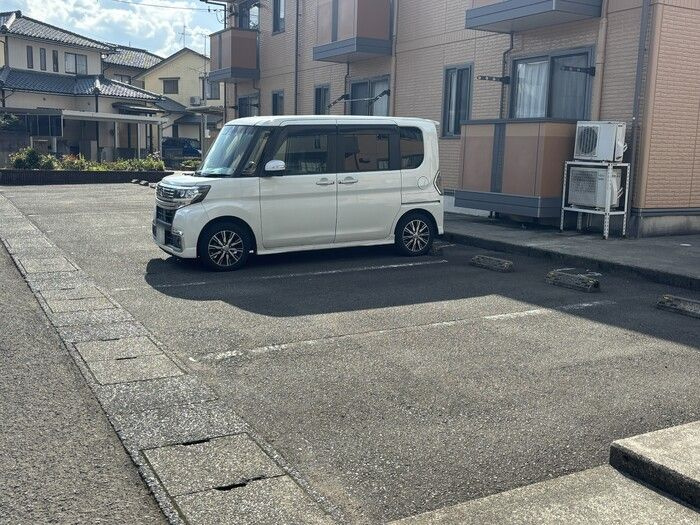 コンフォートヴィレッジ　Ｂの駐車場