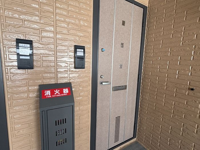 コンフォートヴィレッジ　Ｂの玄関