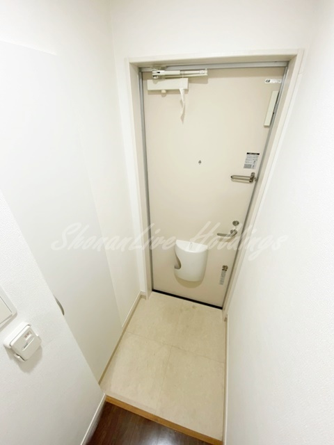 茅ヶ崎市浜竹１丁目のアパートの玄関