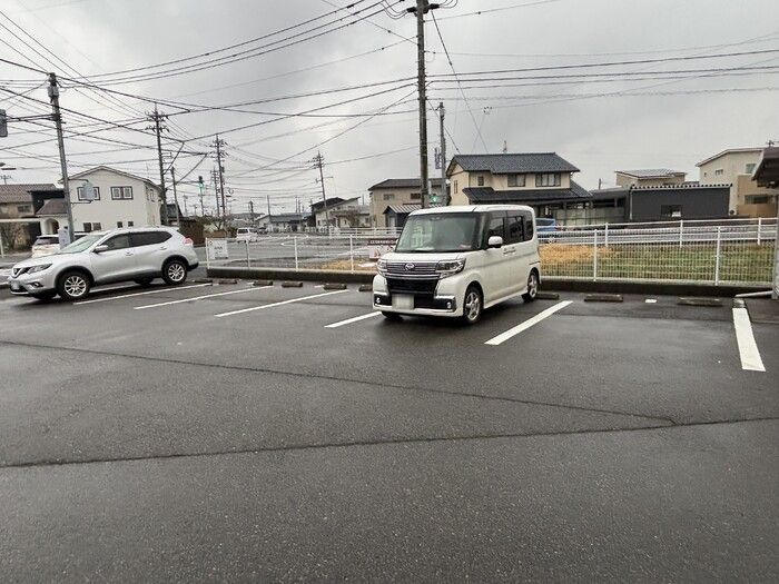 ソレイユ・ナカジマの駐車場