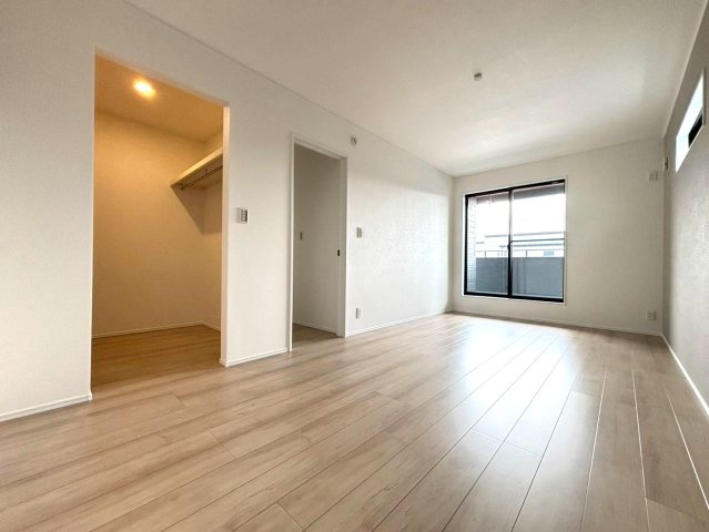 ダイマルタウン　羽島市竹鼻町狐穴　全８区画分譲の寝室|全居室に大型収納を設置。高性能な断熱材で丸ごと覆った高気密・高断熱の家で、夏も冬も快適に過ごせます。