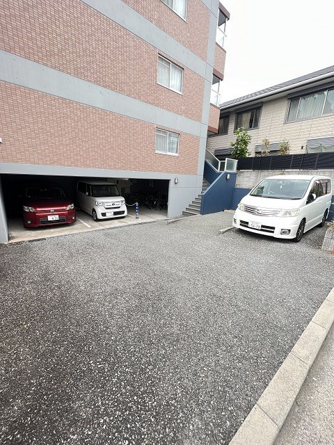アレーグルヒビキⅢの駐車場