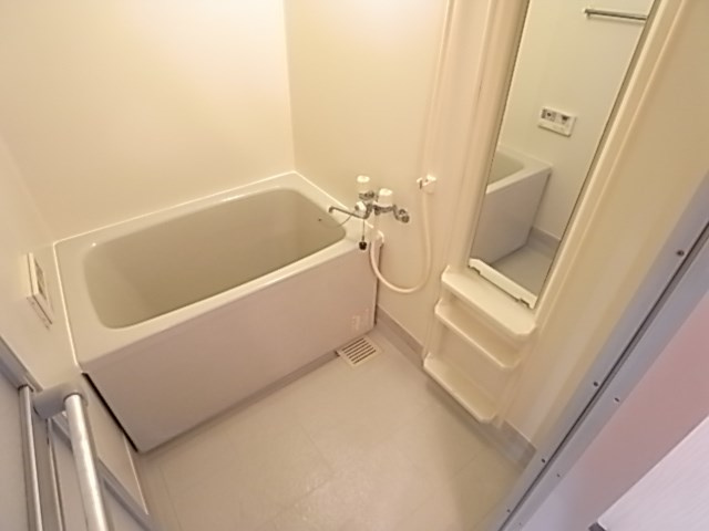 尼崎市小中島３丁目の賃貸マンションの浴室