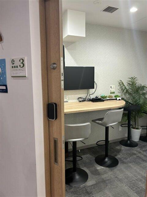 ユースクエア高田馬場の内装|１階共用ラウンジの23名様用会…