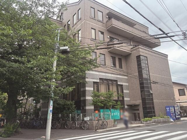 幸作ビルの外観
