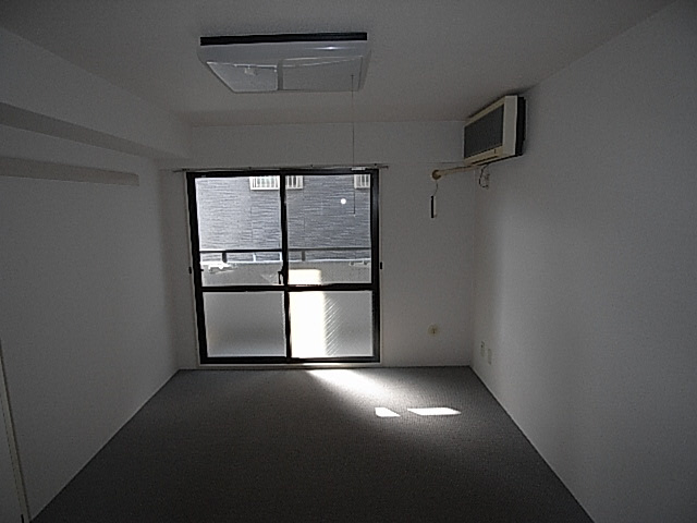 ジョイフル寝屋川の居間・リビング