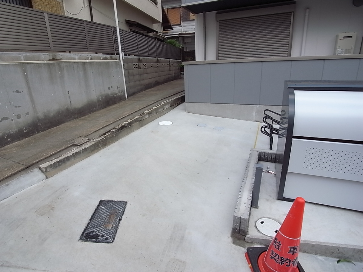 グランツ東香里園町の駐車場