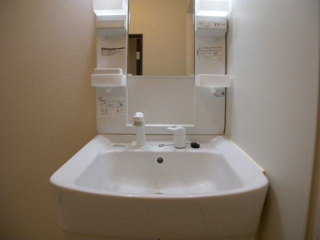 パインルージュ南貴崎の洗面所