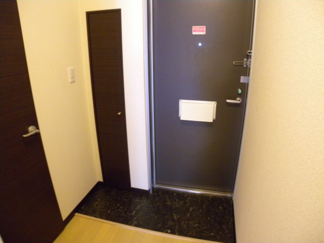 パインルージュ南貴崎の玄関