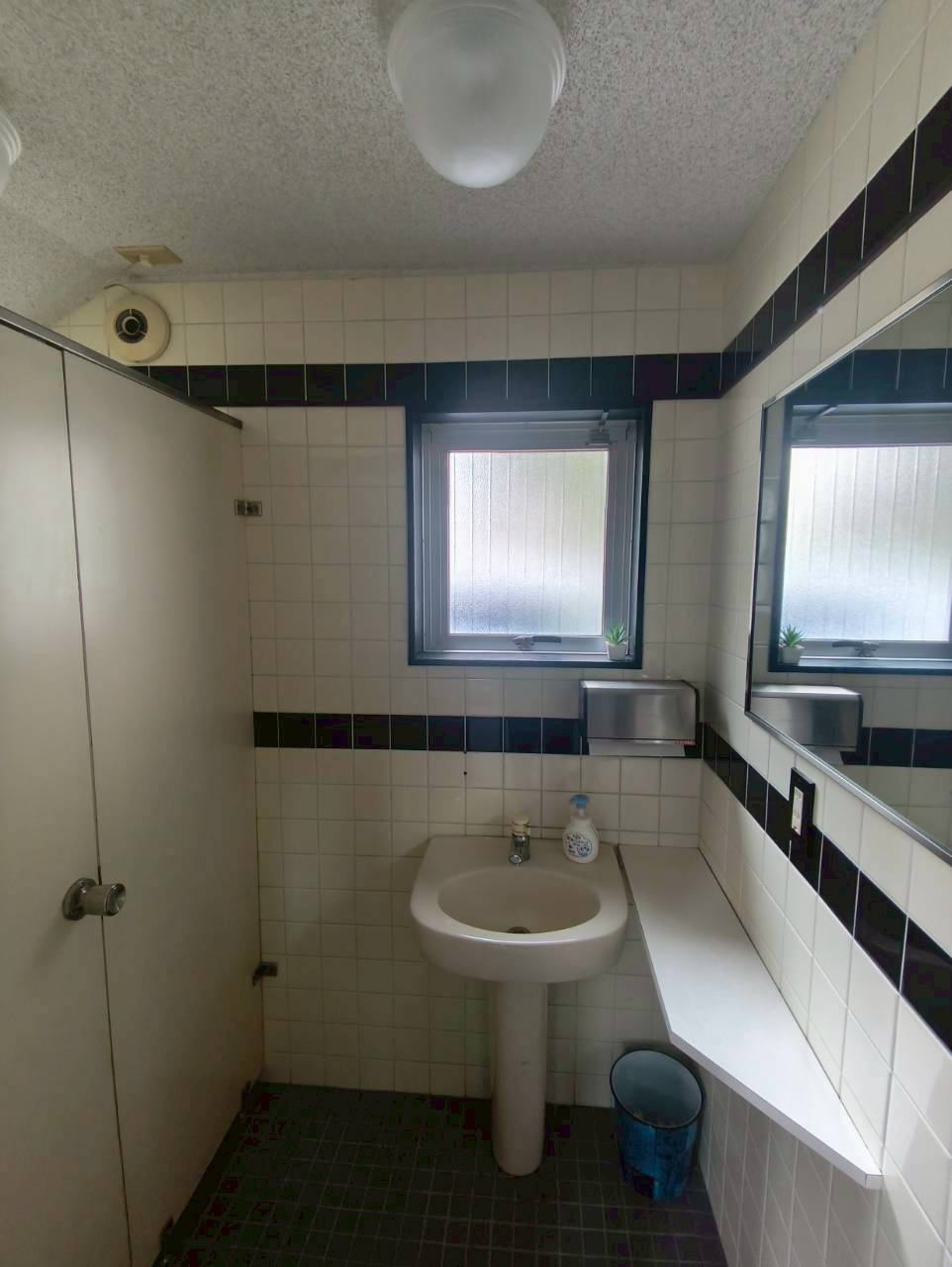 熊本市西区池田4丁目　事務所兼住宅のトイレ|清潔感のあるトイレです