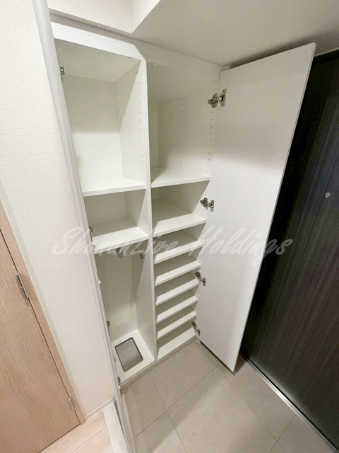 横浜市港北区新横浜３丁目の賃貸マンションの玄関|★豊富なシューズボックス★