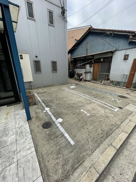尼崎市元浜町４丁目のアパートの駐車場