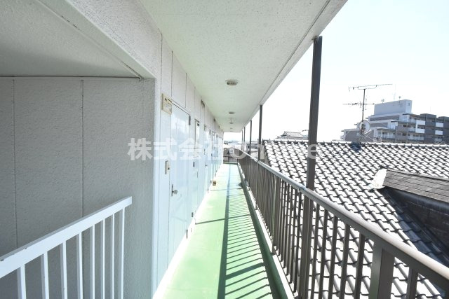 サンライフ源氏ケ丘のエントランス