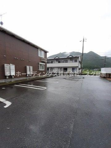 ポライトリー　ガーデンＢ棟の駐車場