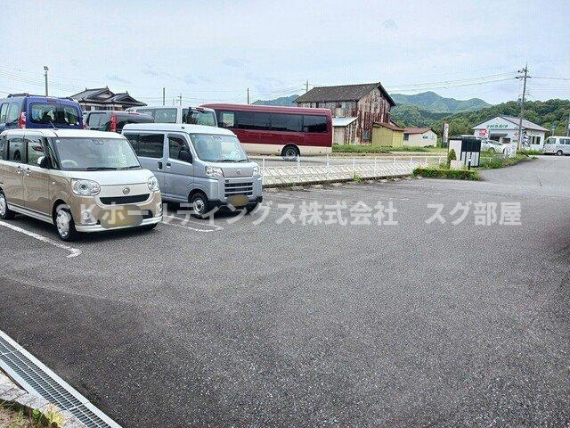 メゾンフランＤの駐車場