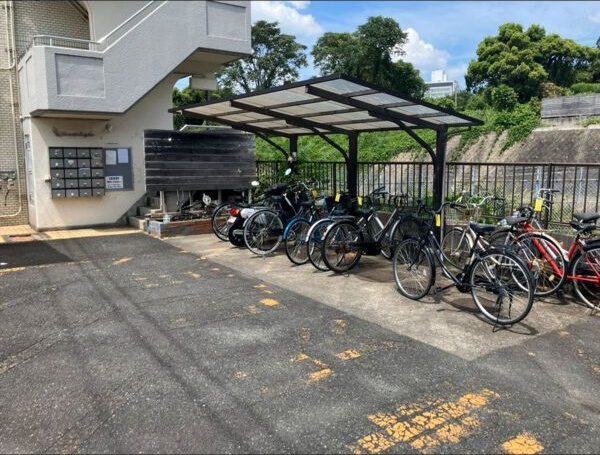 リバーサイドハイツの駐車場