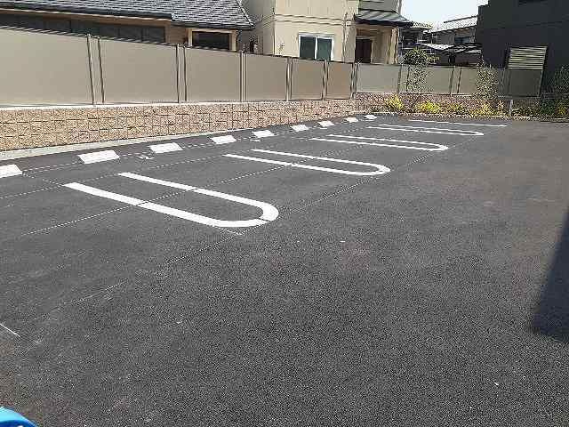 アスナロードの駐車場