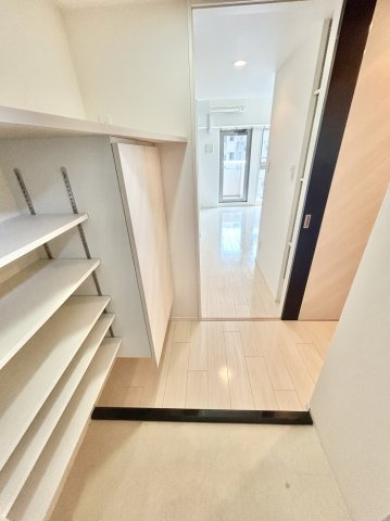 アドバンス西梅田Ⅳエールの玄関