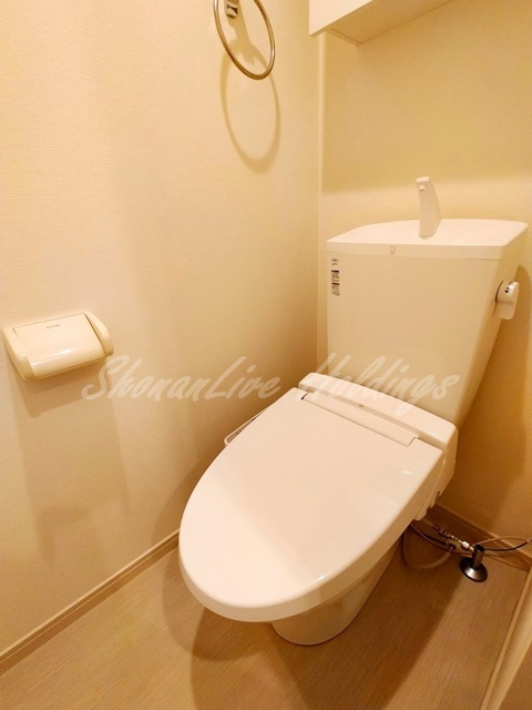 平塚市立野町の賃貸マンションのトイレ|清潔感のあるトイレです