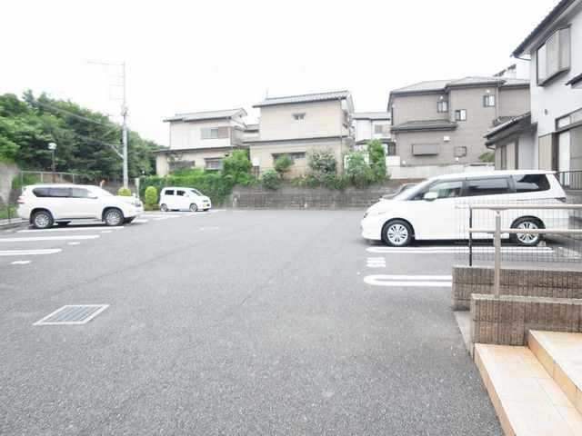 プリムロ－ズの駐車場
