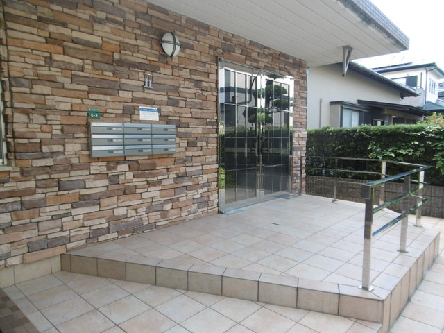 ジュネス横浜２のエントランス