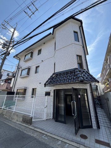 ドュ・エリング香里の外観