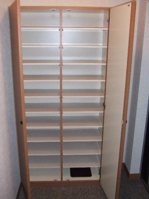 グランドハイツ廣善の玄関
