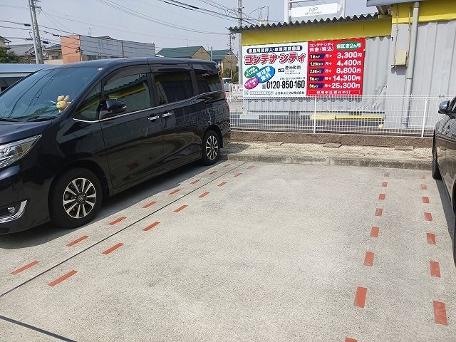 クラージュの駐車場