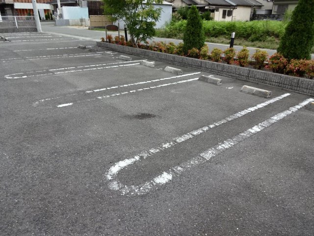サラスヴァーティーYの駐車場