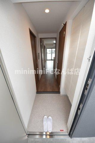 esteOeste難波元町の玄関