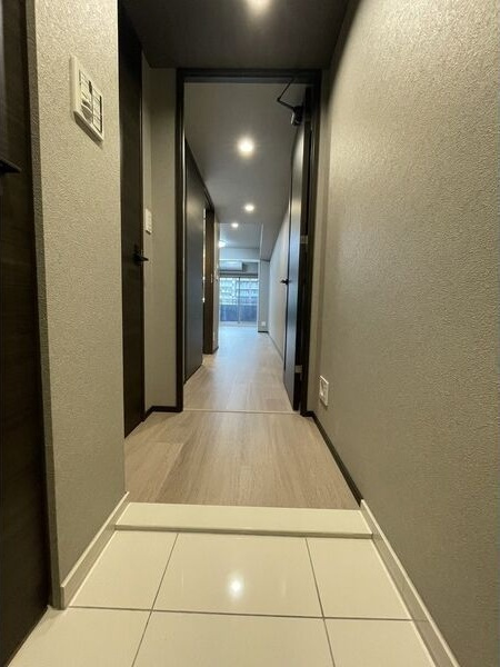 プレサンスロジェ千種内山の玄関