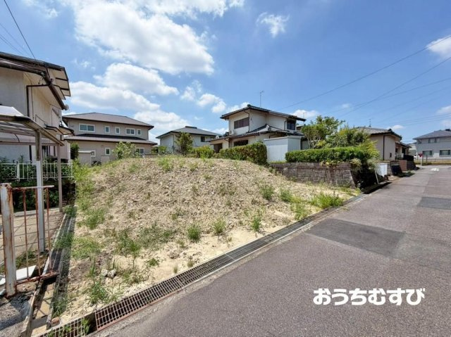 春日井市中央台6丁目５番(全2棟)の前面道路含む現地写真