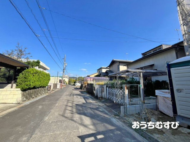 春日井市中央台6丁目５番(全2棟)の前面道路含む現地写真