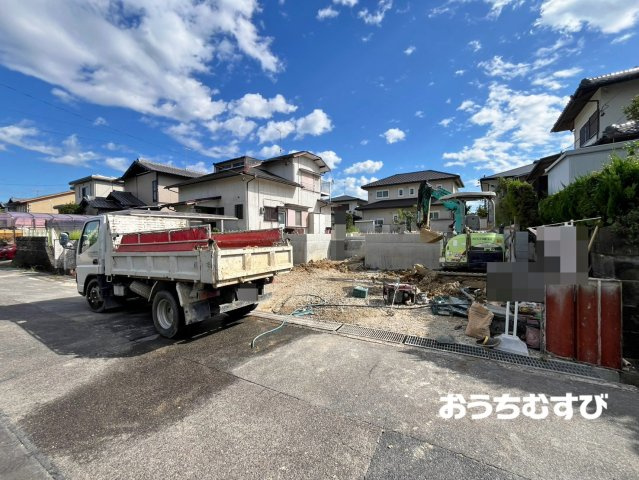 春日井市中央台6丁目５番(全2棟)の前面道路含む現地写真
