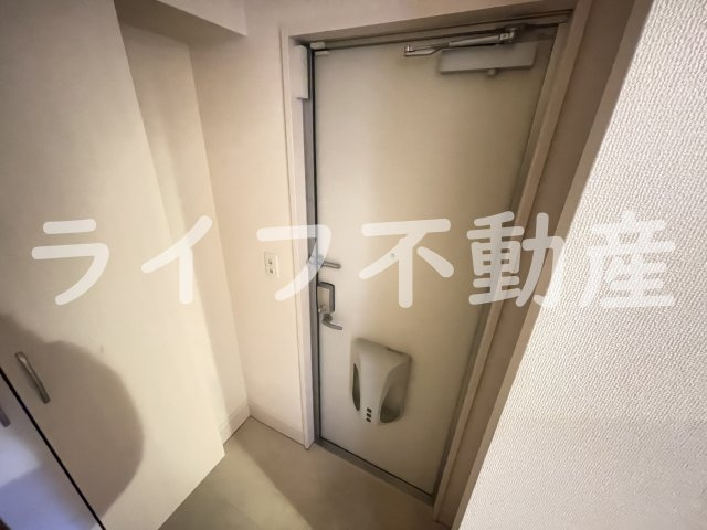 インペリアルカーサB棟の玄関