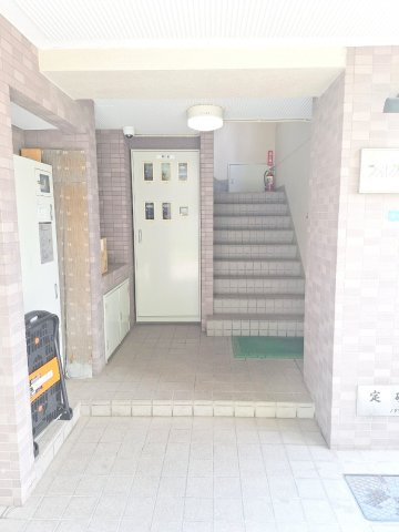 フォレスト東中野のエントランス