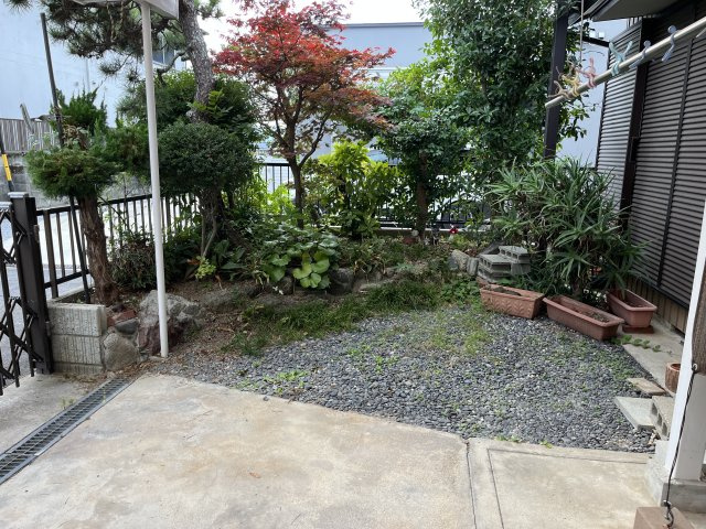 津市半田 中古戸建の庭