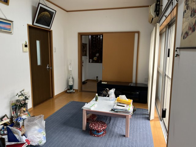 津市半田 中古戸建の居間・リビング