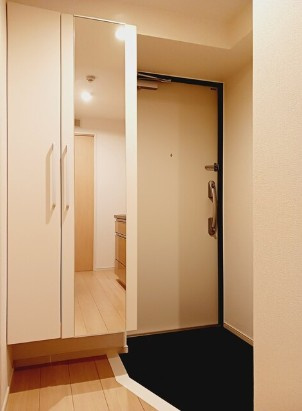 オレンティアの玄関