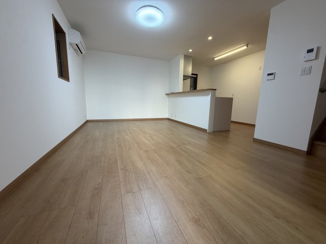 門真市大池町戸建の居間・リビング