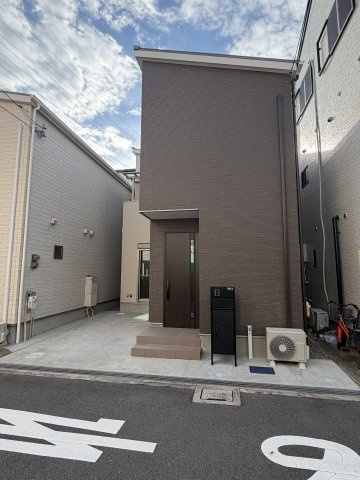 門真市大池町戸建の駐車場