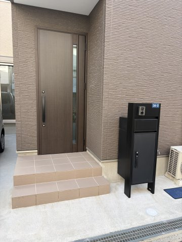 門真市大池町戸建の玄関