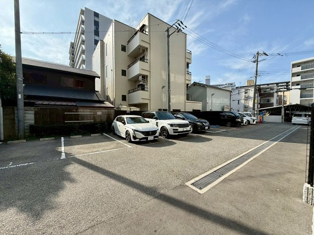 CASA京橋の駐車場